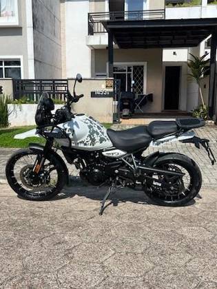 ROYAL ENFIELD HIMALAYAN 450 KAMET WHITE ROYAL ENFIELD HIMALAYAN 450 KAMET WHITE
